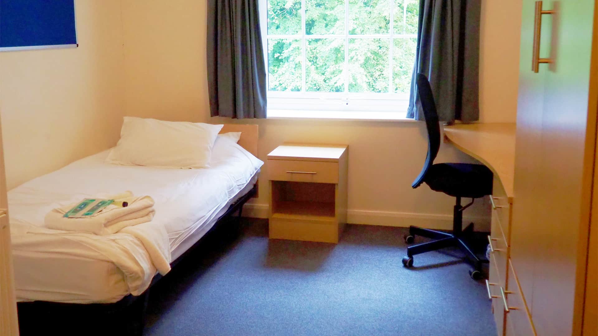 23 - Stockbridge - Room bed left Block E room